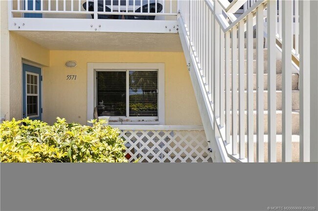 Building Photo - 5571 NE Gulfstream Way