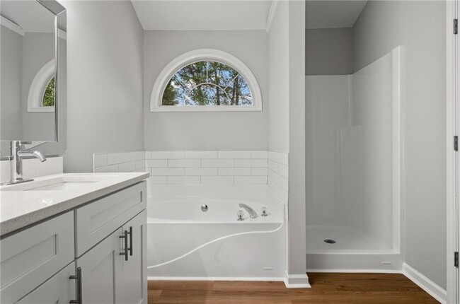 Building Photo - 298 Fallview Dr