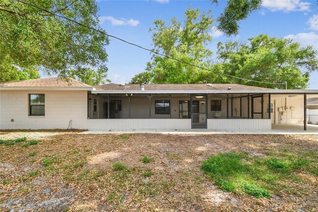 Building Photo - 1102 Shadowbrook Dr N