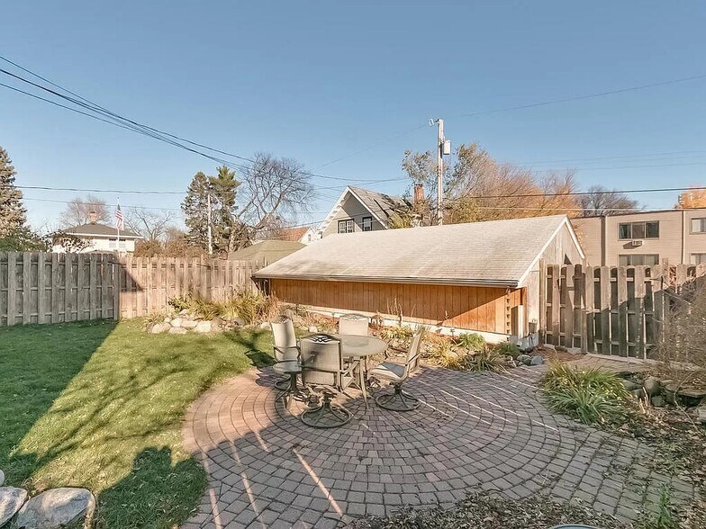 Building Photo - 3407 Fremont Ave S