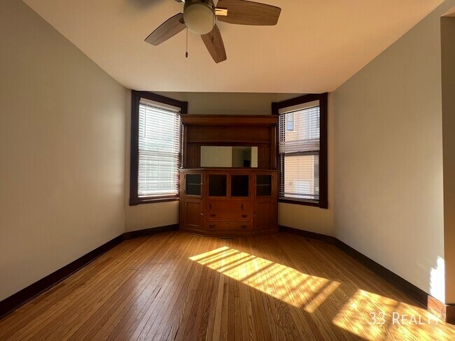 Building Photo - 919 Pleasant St