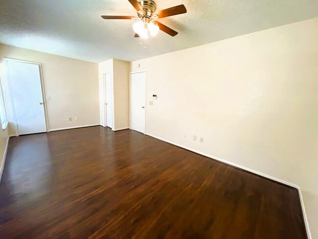 Building Photo - 2814 Great Lakes Ave