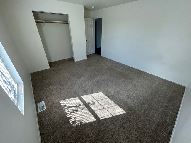 Building Photo - 803 E Mission Ave