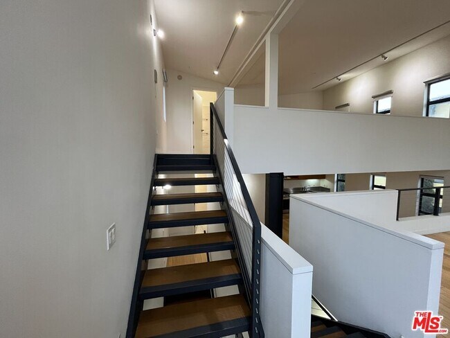 Building Photo - 320 Indiana Ave