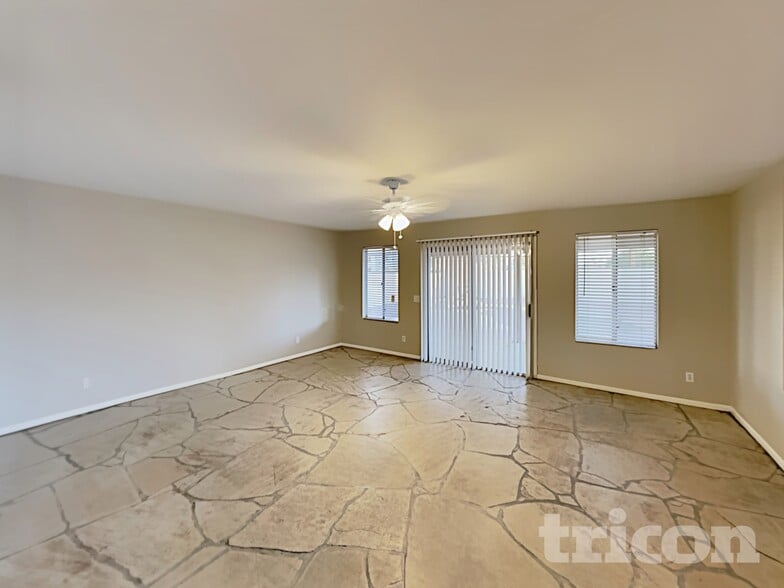 Building Photo - 6604 E Fairbrook St