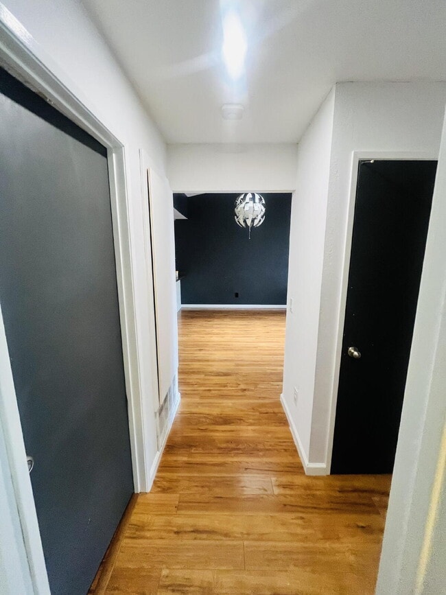 Building Photo - $3,000 - 2 Bed / 2 Bath Condo in Oceanside