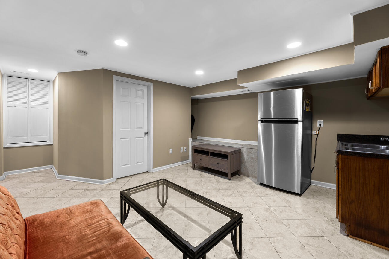 Living Room/Kitchen - 1008 Hobbs Dr