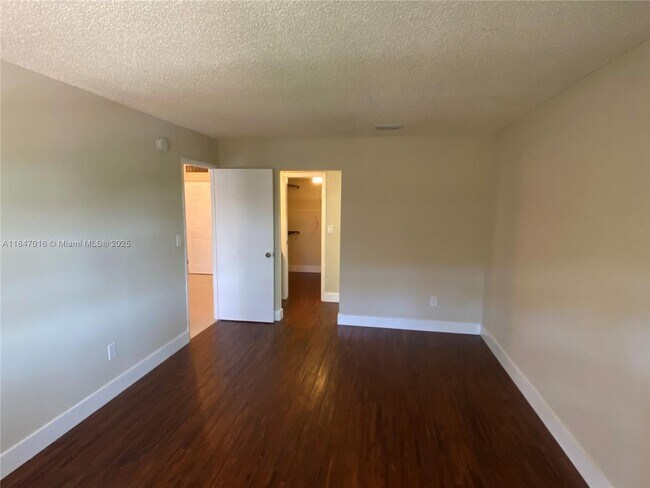 Building Photo - 9301 SW 92nd Ave