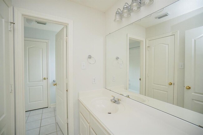 Building Photo - 5815 Coral Springs Ct