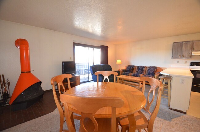 Building Photo - Dillon Valley East Condo! Great Natural Light!