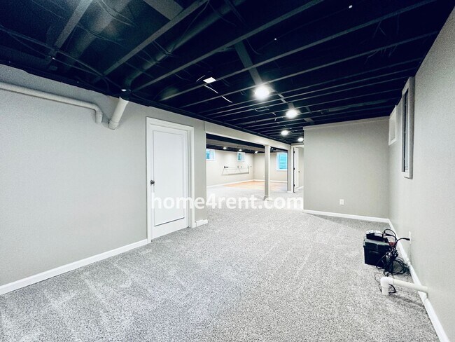 Building Photo - Updated Ranch Style Home in Prairie Villag...