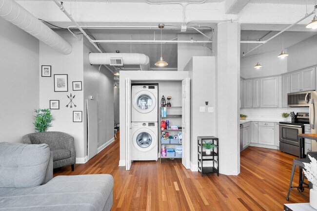 Building Photo - 124 W Polk St
