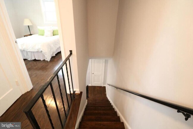 Building Photo - 702 71st Ave