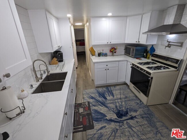 Building Photo - 32180 Saucon Valley St