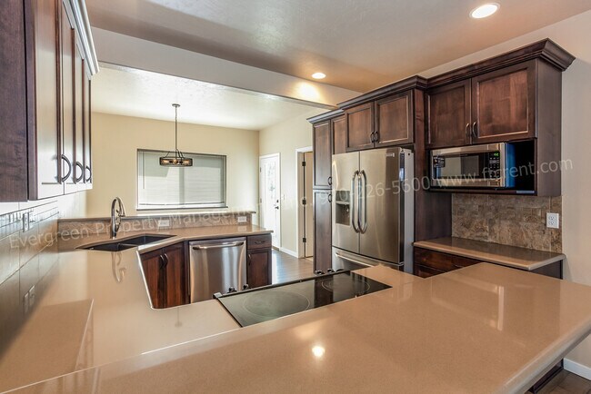 Building Photo - 6106-6106 W 8th St