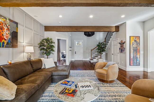 Building Photo - 594 Lake Haven Dr