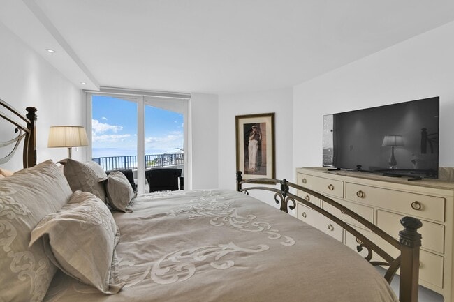 Building Photo - 550 S Ocean Blvd