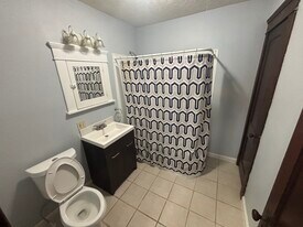 Building Photo - 430 Clinton Ct