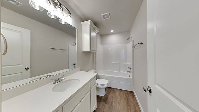 Building Photo - 2 Bedroom 2 Bathroom 1 Car Garage Duplex Close to Broadway Extension, a short distance from Edmon...