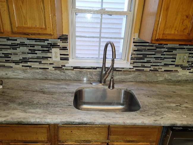 Building Photo - 323 E Jersey St