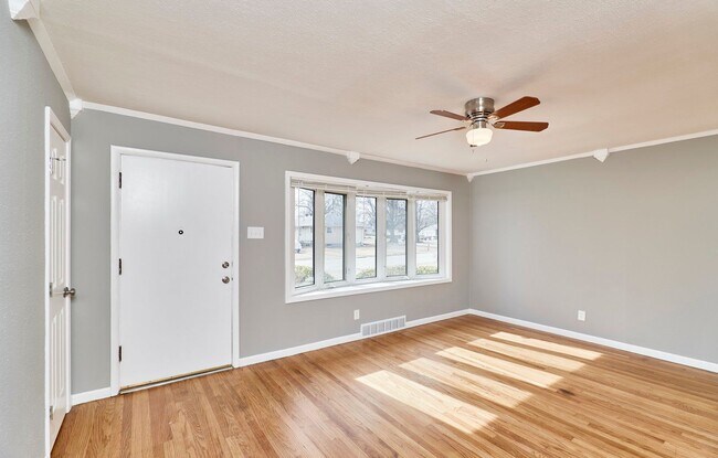 Building Photo - 255 Florisota Dr