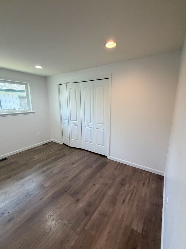 Building Photo - 3 Bedroom, 2 Bath House