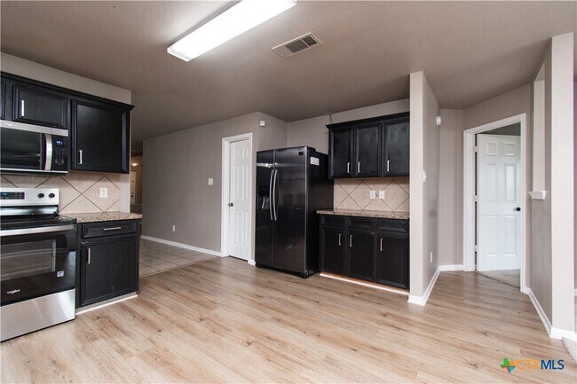 Building Photo - 4004 Bull Run Dr