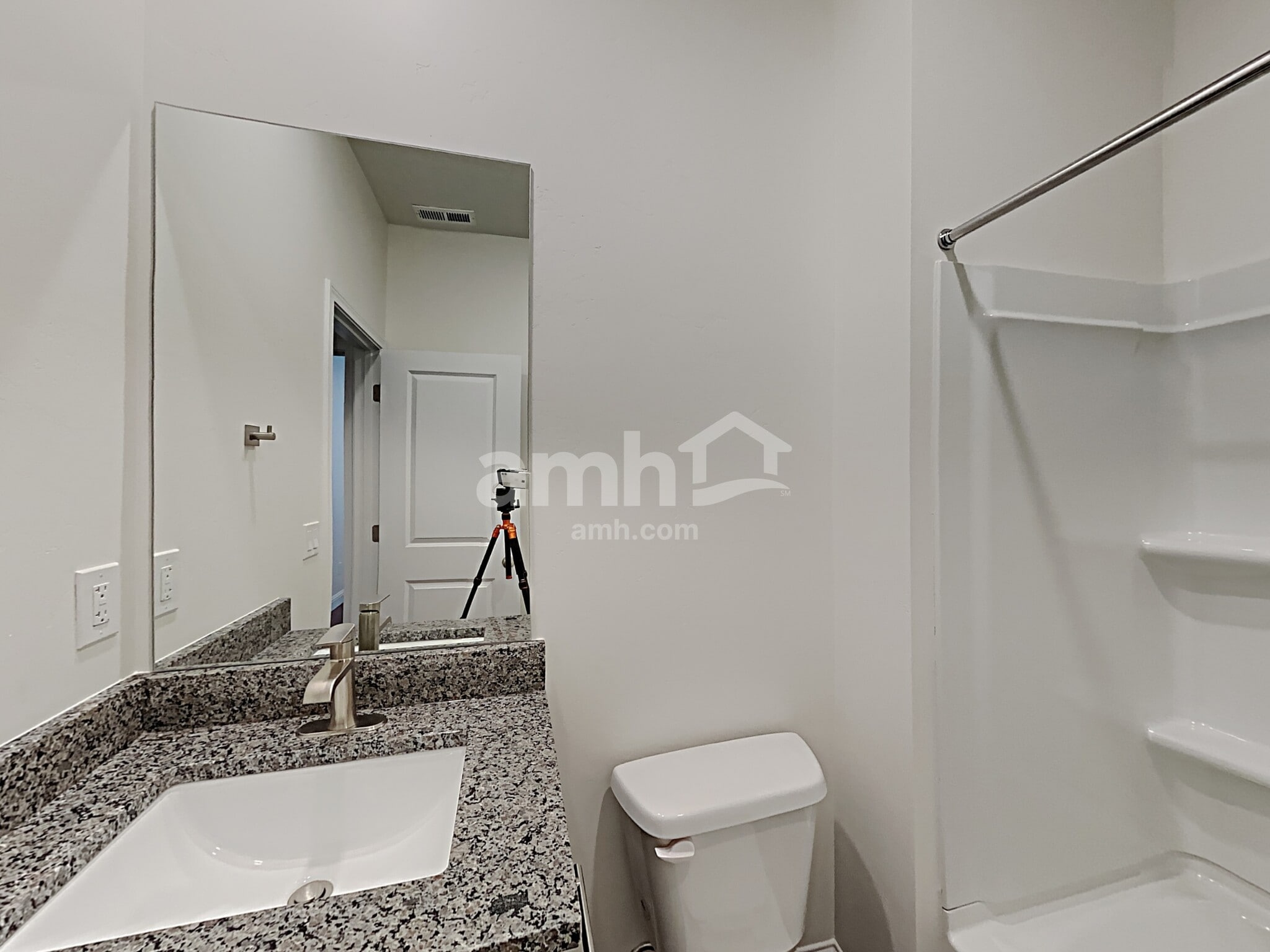 Building Photo - 2440 E Surry Way