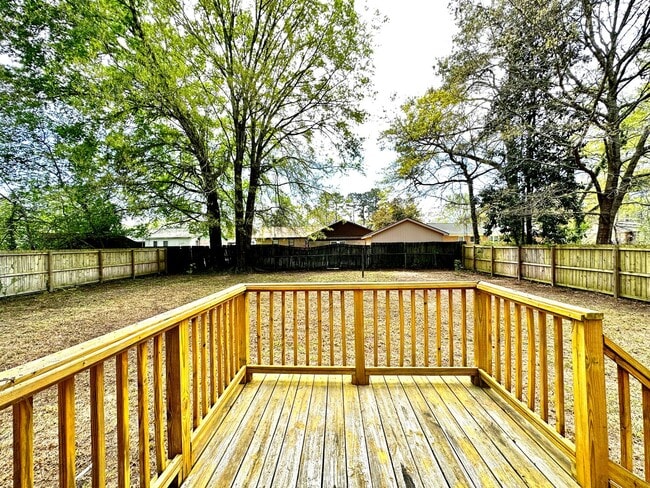Building Photo - Gorgeous 3 Bed 1 Bath Renovated Brick Home...