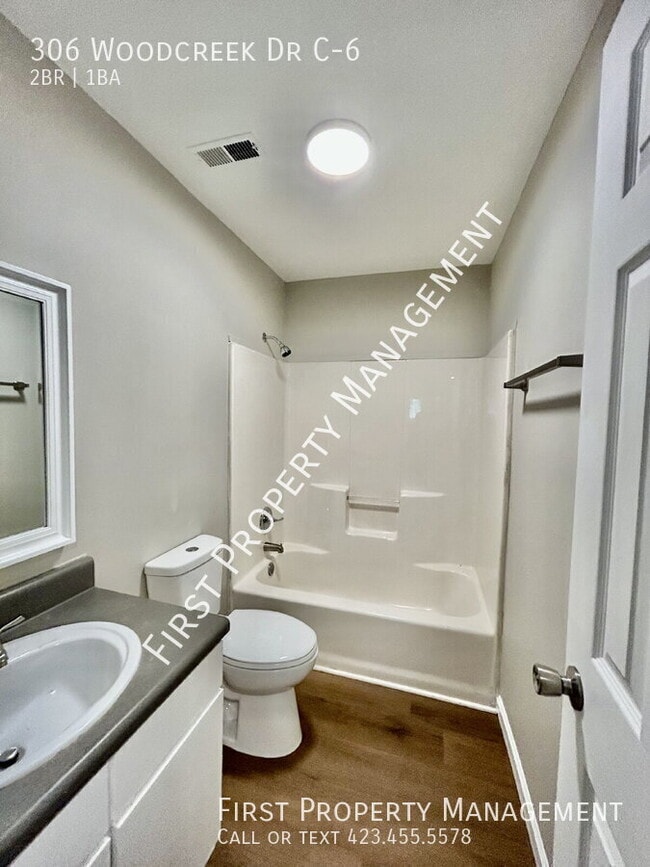 Building Photo - 306 6th St