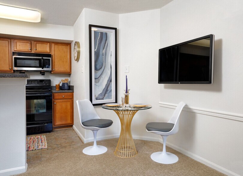 Building Photo - 121 Garris Dr