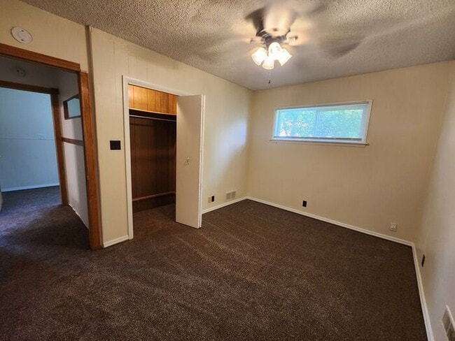 Building Photo - Charming 2-Bedroom Home On Terre Hautes North Side Near Terre Town School