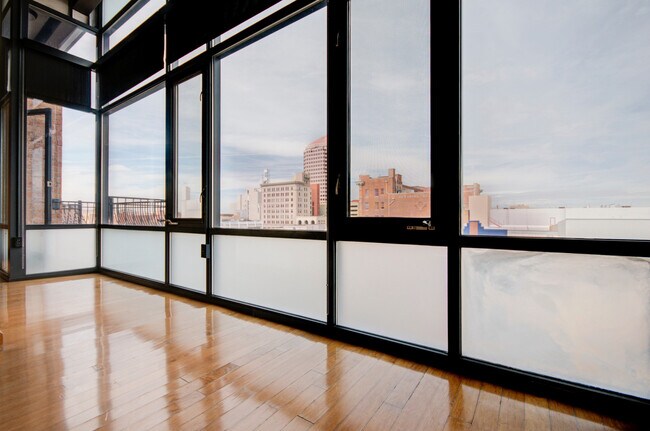 Building Photo - Luxury Gold Lofts! Bright Open Floor Plan with City Views-Secure Parking