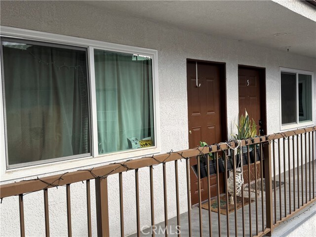 Building Photo - 1758 N Kingsley Dr