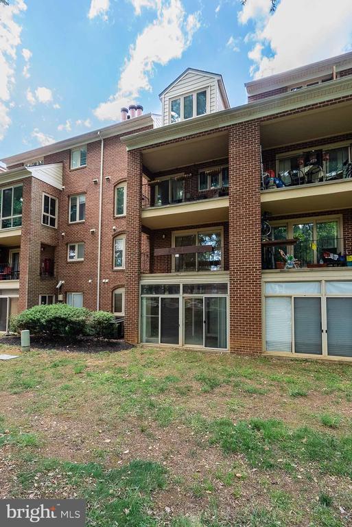 Building Photo - 1809 N Uhle St