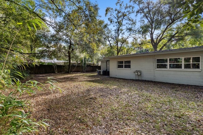 Building Photo - Remodeled 2 bedroom 1 bath duplex located near the Duckpond area