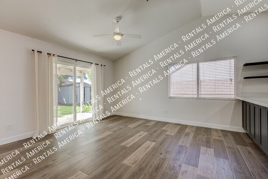 Building Photo - 819 W Ross Ave