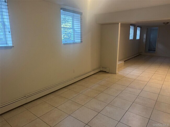 Building Photo - 411 W Walnut St