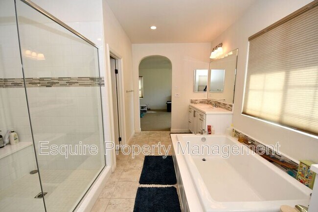 Building Photo - 505 Elm Cottage Ct