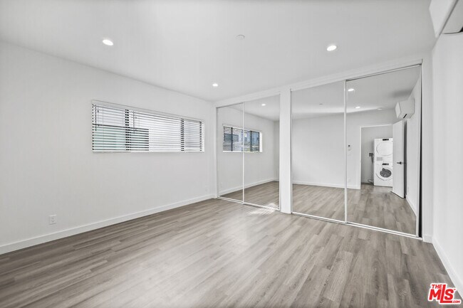 Building Photo - 1264 9th St