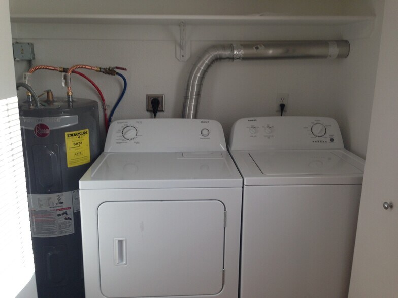 Building Photo - 935 Hayes N Ave