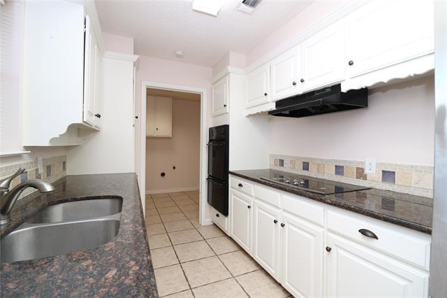 Building Photo - 2703 Peachtree Ln