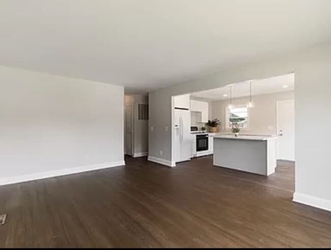 Building Photo - 3 Bedroom 2 Bath House in Memminger Hall - West Ashley