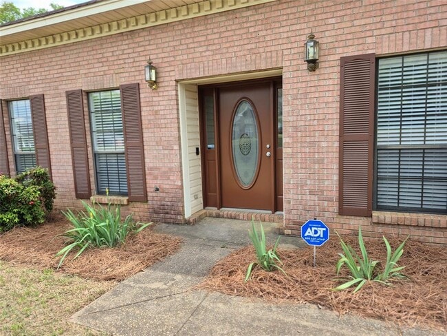 Building Photo - 2010 Edgewood Rd