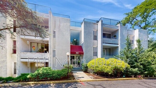 Primary Photo - 462 River Rd