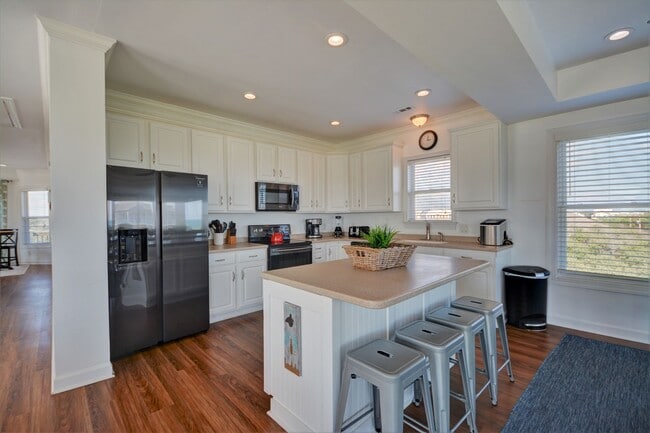 Building Photo - North Topsail Beach 5 Bedroom 4.5 Bathroom...