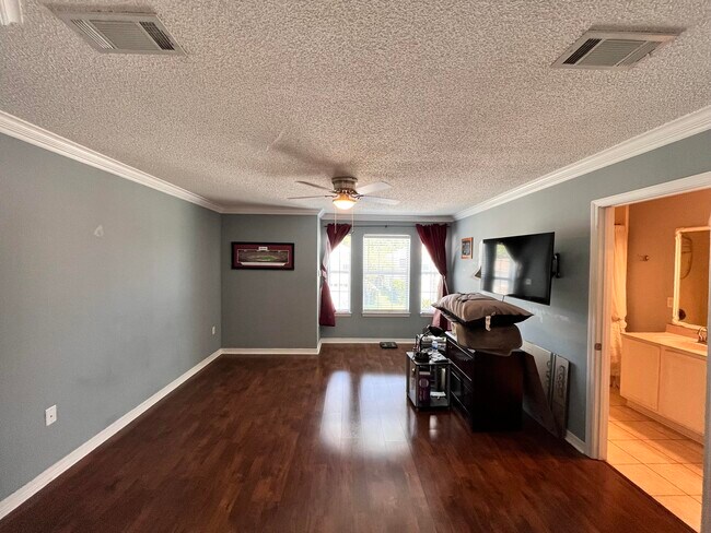 Building Photo - 221 Twin Lakes Ln