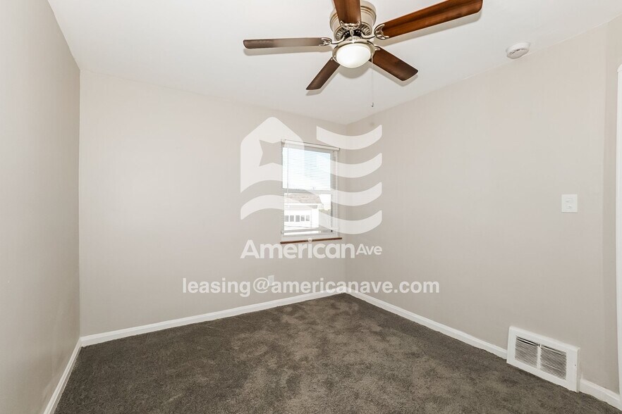 Building Photo - 14212 St James Ave