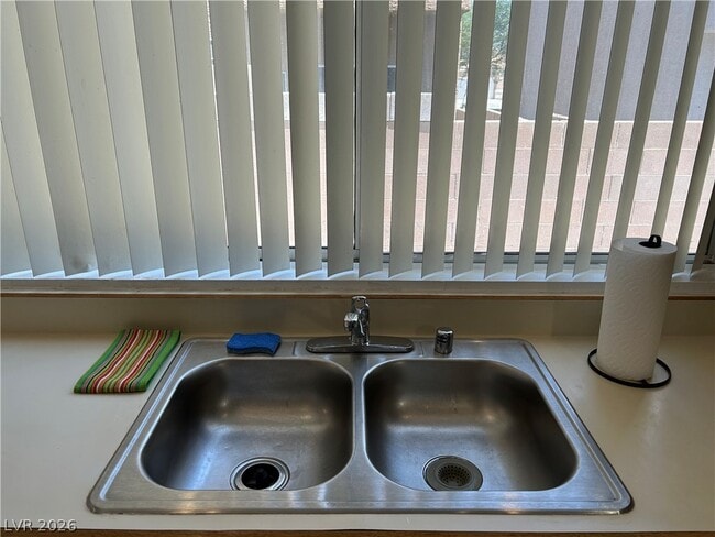 Building Photo - 6672 Golden Pond Cir