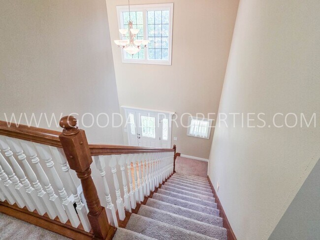 Building Photo - END OF SUMMER SPECIAL! $100 Off Rent for the First 6 Months | 4BR Urbandale Home with 3-Car Garage
